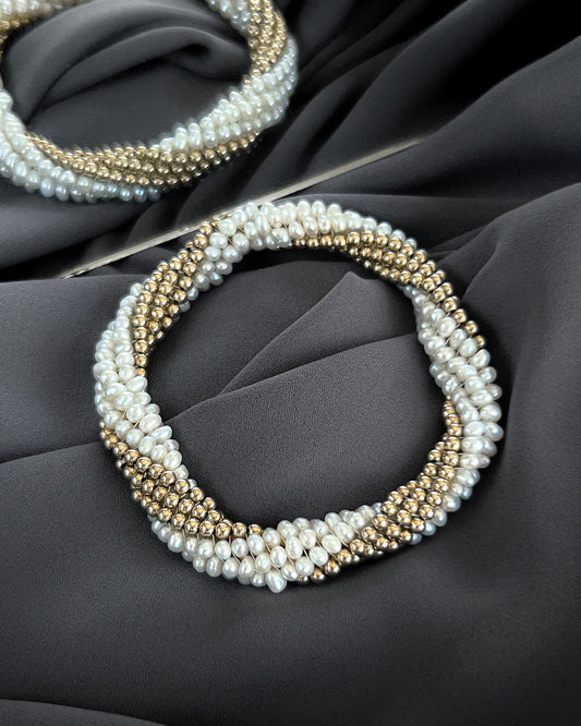 Elizabeth Pearl & Gold Bracelet